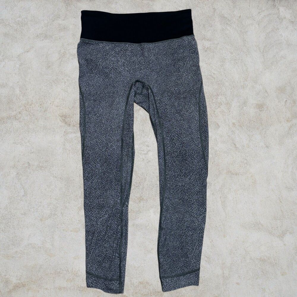 LULULEMON size 8 RUN THE DAY Leggings FRACTAL DARK STARLIGHT Gray 25" NULUX